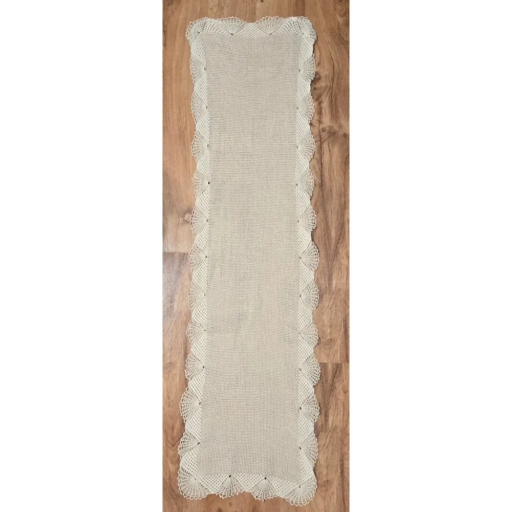 Handmade‎ Crochet Table Runner Beige Scalloped Lace Trim 60x16 Vintage Farmhouse